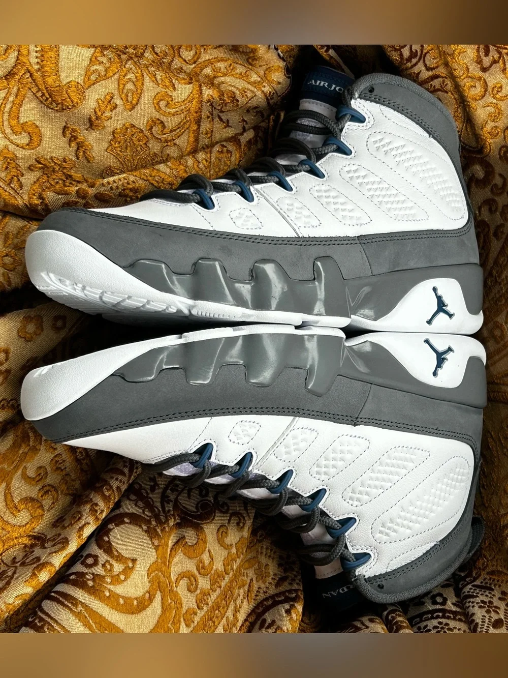 AIR JORDAN 9 RETRO  Flint Gray Men’s Air Jumpman  - White & Gray